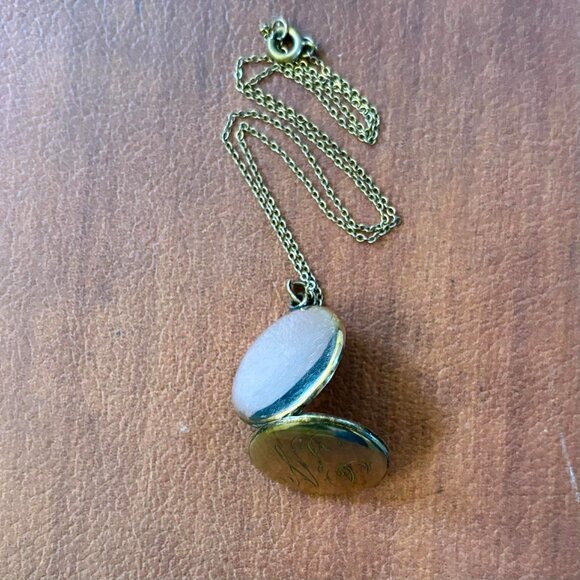 Vintage Bates and Bacon Gold Fill Locket Necklace Engraved Monogram GN Initials - Picture 5 of 10